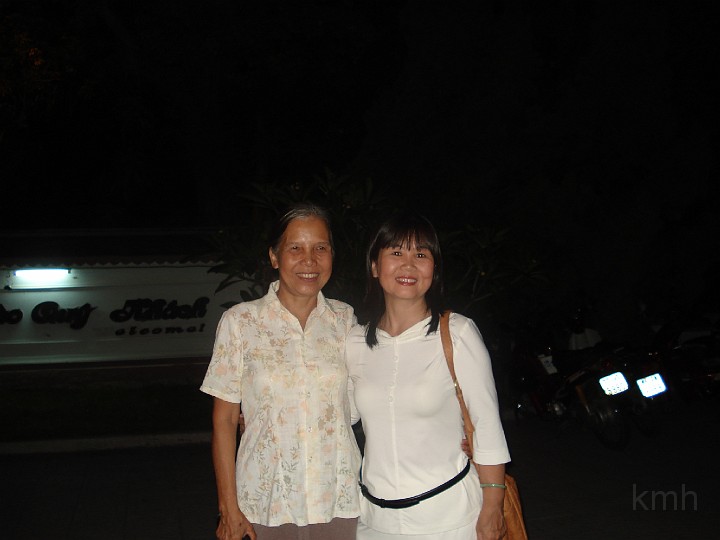 Mai Huong voi Thay Co Quan Thay Sinh_DSC02731.jpg